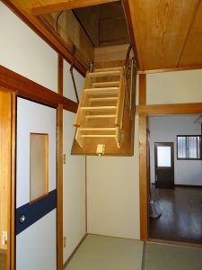 屋根裏収納 (1)